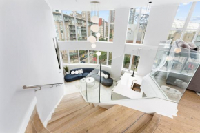 The Vancouver Penthouse, 2-Level, Patios, Hot Tub